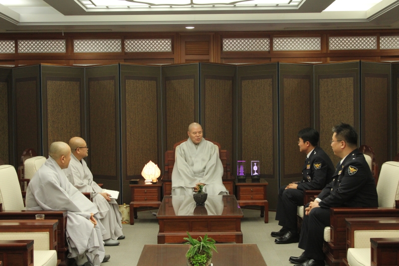 2014.12.29_문화재 환수 관련 경찰관 인사 (2)